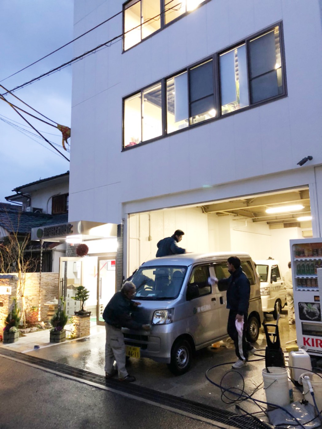 整備された社用車両