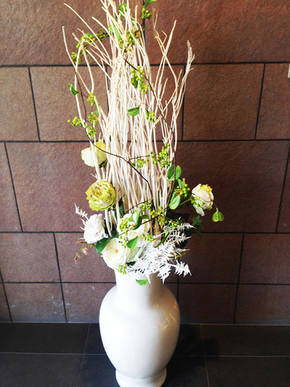 ロビー向けの大型観葉植物